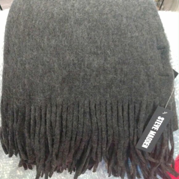 Large Super Soft Steve Madden Black Blanket Scarf - Picture 2 of 7